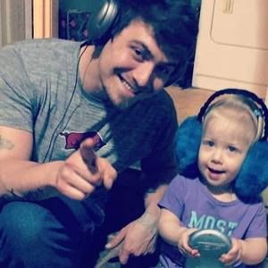 Meet your Posher, Dennon